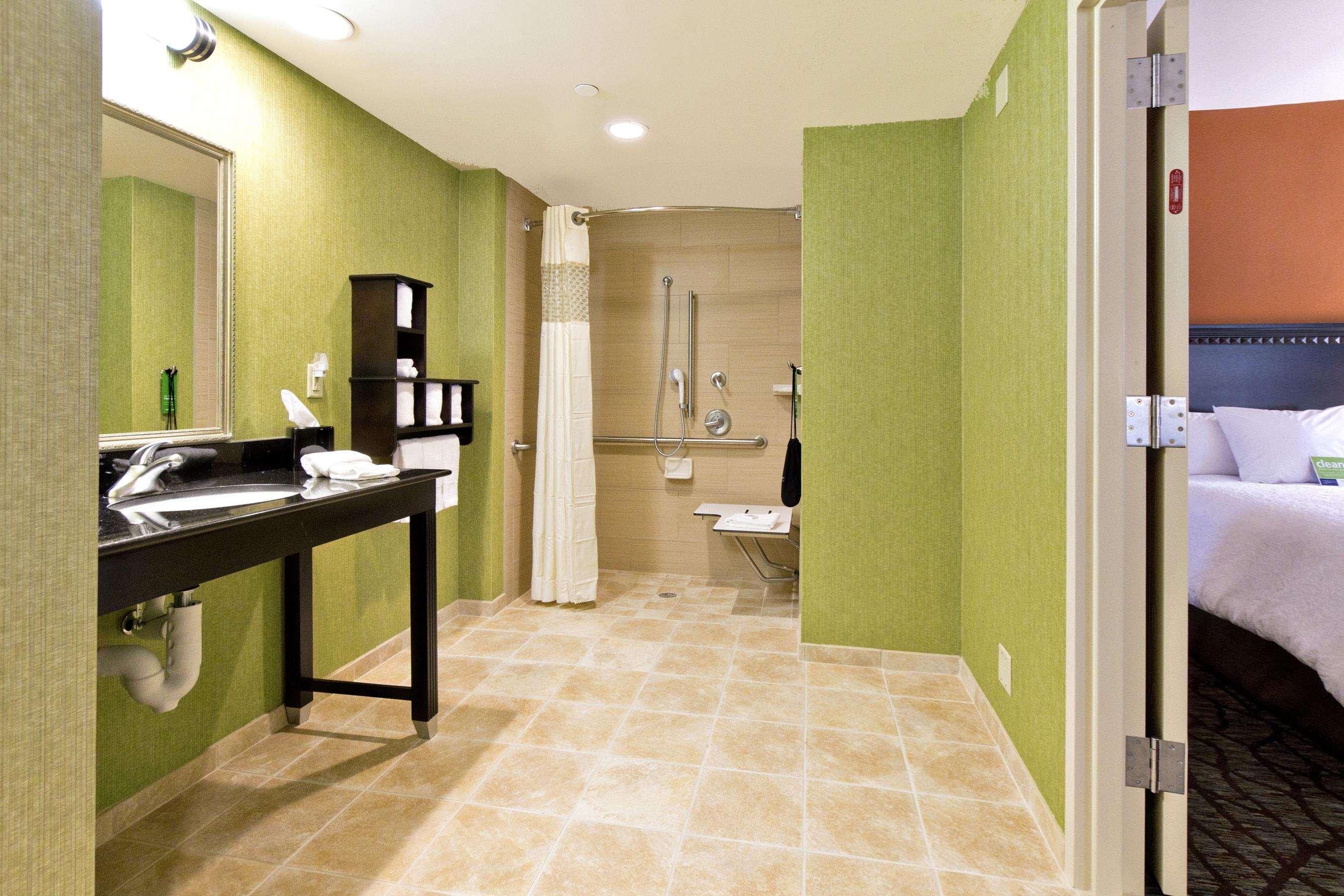 Hampton Inn Asheville-Tunnel Road Bilik gambar